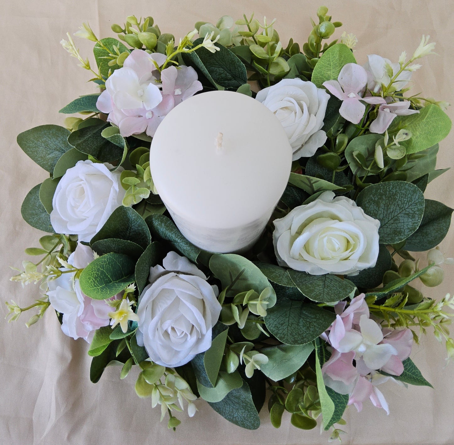 White Rose Delight: Wreath